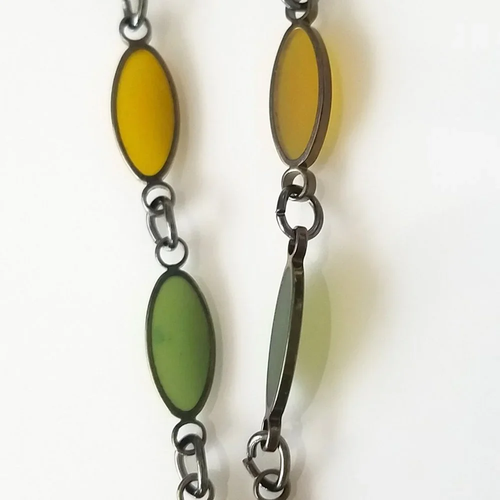NWT Earthy Green Yellow Opaque Windowpane Y Lariat Delicate Gunmetal Necklace